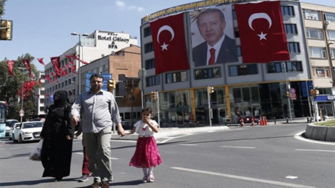 Τουρκία: Απολύθηκαν περισσότεροι από 2.000 αστυνομικοί και στρατιωτικοί 